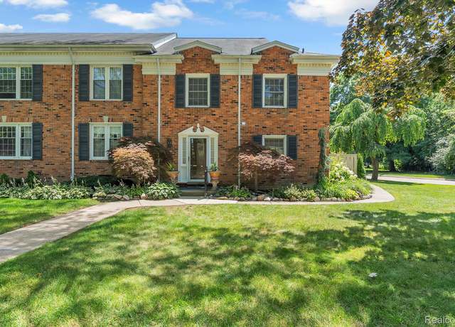 Property at 100 Billingsgate Ct, Bloomfield Hills, MI 48301, 2 beds, 2.5 baths