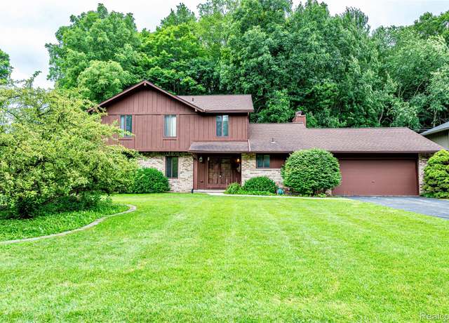 Property at 34325 Oak Forest Dr, Farmington Hills, MI 48331, 4 beds, 2.5 baths
