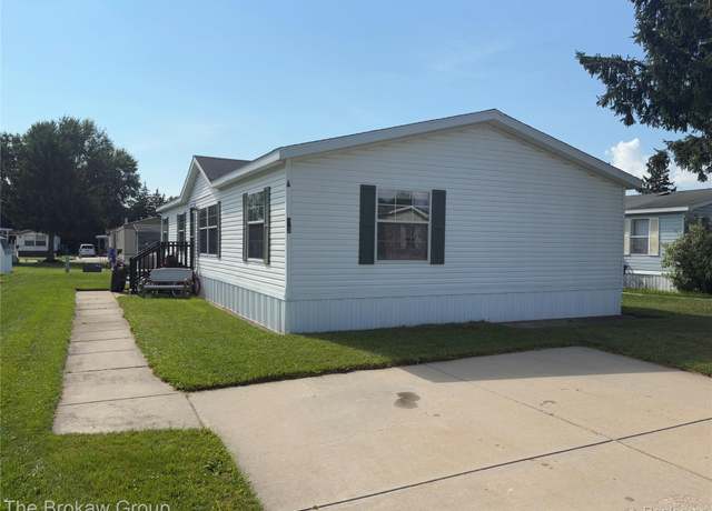 Property at 93 Woodcrest, Swartz Creek, MI 48473, 3 beds, 2 baths