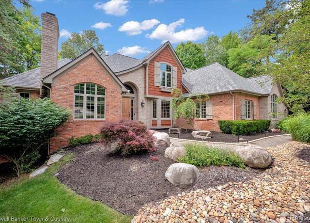Property at 520 Iroquois Ct, Oxford, MI 48371, 4 beds, 5 baths
