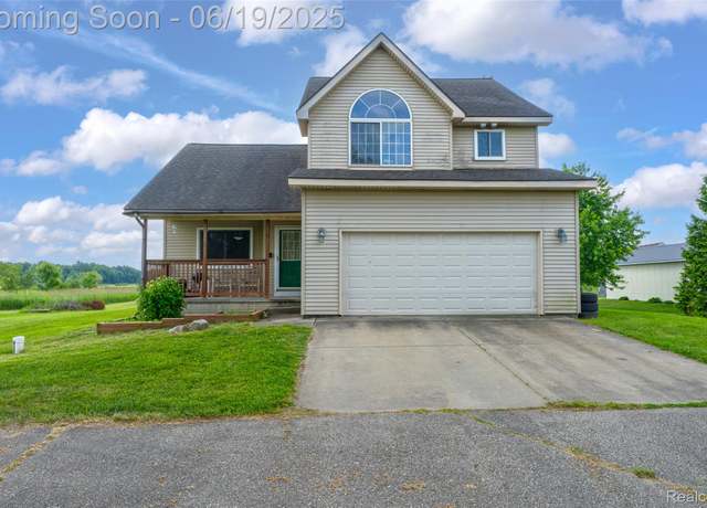 Property at 2102 Oakwood Rd, Ortonville, MI 48462, 3 beds, 2.5 baths