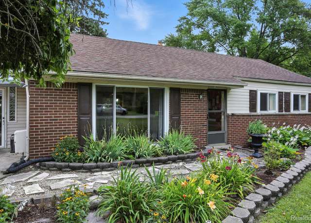 Property at 37772 Ingleside St, Clinton Township, MI 48036, 3 beds, 1 bath
