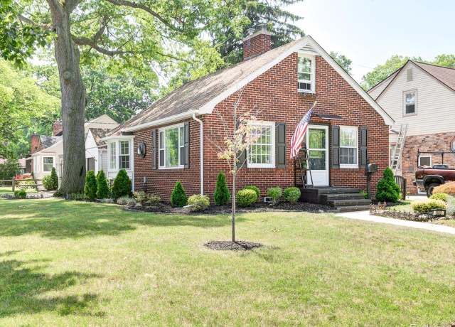 Property at 802 Edison Blvd, Port Huron, MI 48060, 3 beds, 2 baths