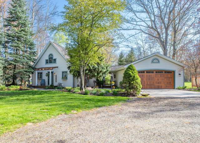 Property at 9362 Clubhouse Dr W, Canadian Lakes, MI 49346, 3 beds, 2.5 baths