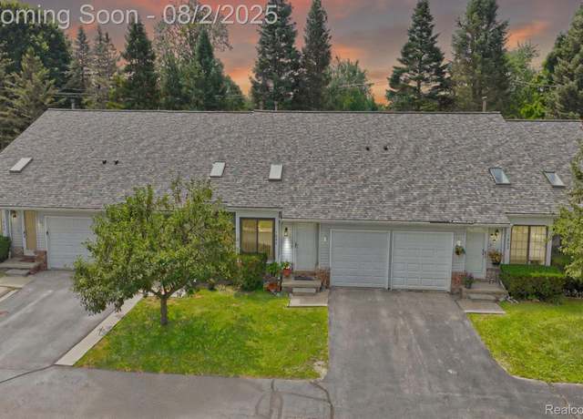 Property at 1844 N Pontiac Trl, Walled Lake, MI 48390, 2 beds, 2 baths