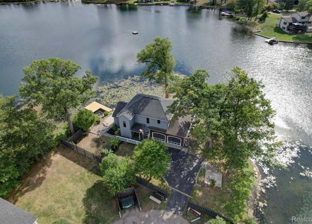 Property at 800 Kimberly, Lake Orion Village, MI 48362, 3 beds, 2 baths
