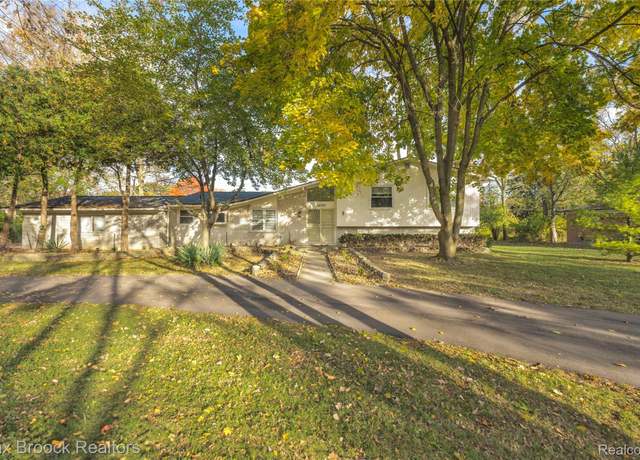 Property at 28290 Inkster Rd, Southfield, MI 48034, 3 beds, 2 baths