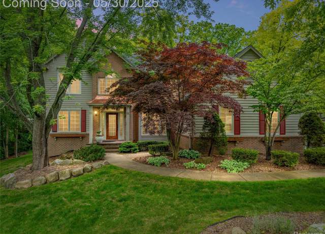 Property at 8035 High Point Trl, White Lake, MI 48386, 4 beds, 3.5 baths