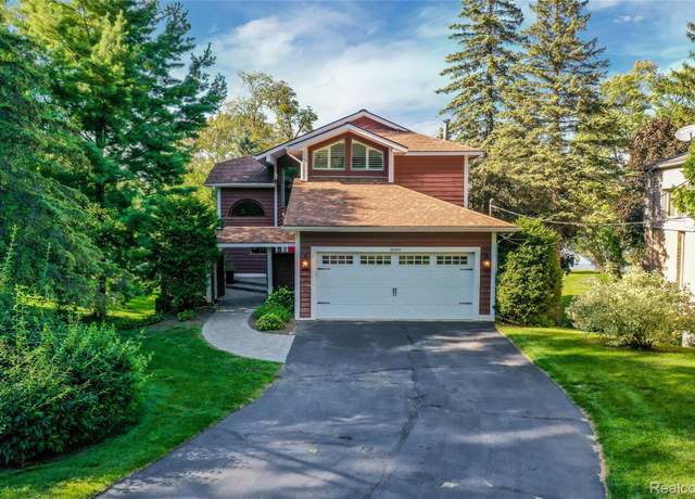 Property at 3880 Covert Rd, Waterford, MI 48328, 3 beds, 3.5 baths