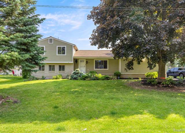 Property at 7135 Capri Dr, White Lake, MI 48383, 3 beds, 2 baths