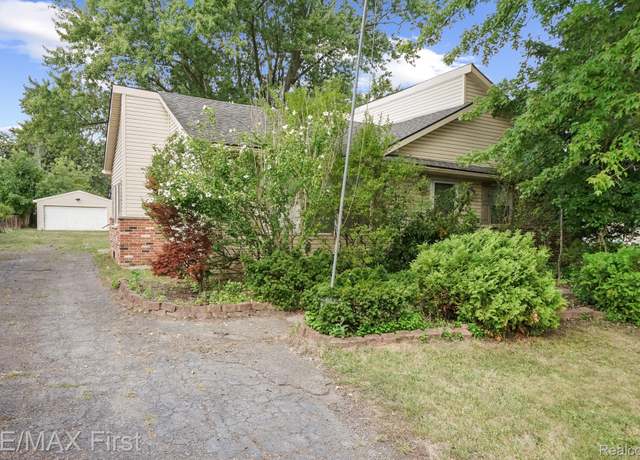 Property at 1683 Kirkton Dr, Troy, MI 48083, 3 beds, 2 baths