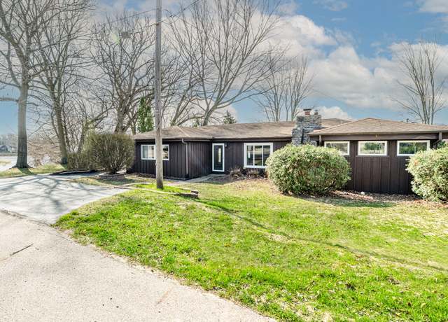 Property at 7100 S Maple Dr, Coloma, MI 49038, 5 beds, 2.5 baths