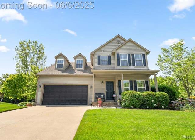 Property at 2608 Birchwood Dr, Howell, MI 48855, 4 beds, 2.5 baths