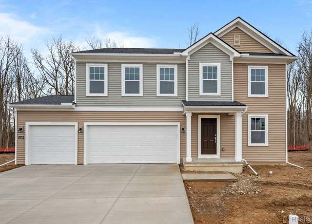 Property at 4286 Oak St, Grand Blanc, MI 48439, 4 beds, 2.5 baths