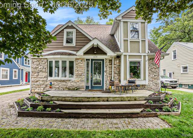 Property at 618 Walnut Ave, Royal Oak, MI 48073, 3 beds, 2.5 baths