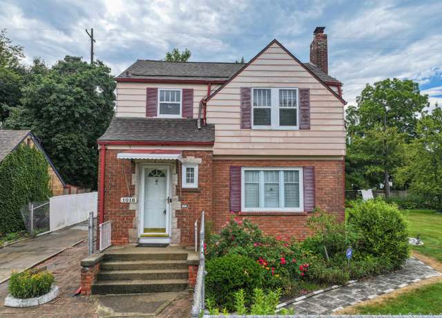 Property at 1018 Lafayette St, Flint, MI 48503, 3 beds, 1.5 baths