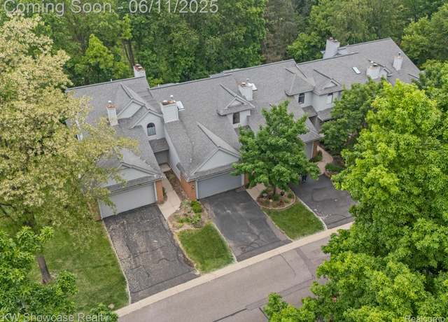 Property at 6632 Ridgeview Dr, Clarkston, MI 48346, 3 beds, 3.5 baths