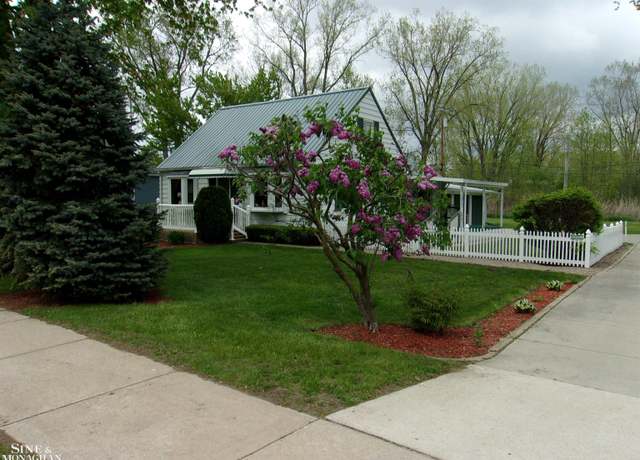 Property at 5536 Pointe Tremble Rd, Clay, MI 48001, 3 beds, 1 bath