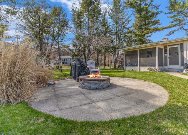 Property at 15526 Linn Ct, Spring Lake, MI 49456, 2 beds, 2 baths