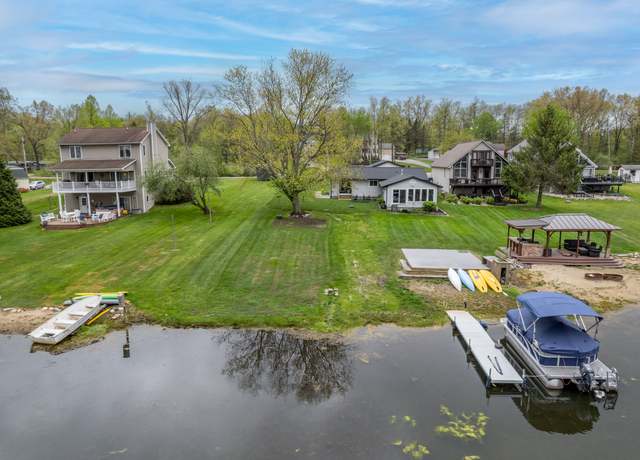 Property at 10122 Walnut Shores Dr, Fenton, MI 48430, 2 beds, 2 baths