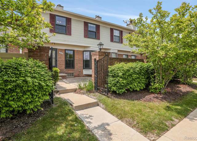 Property at 38928 Country Cir, Farmington Hills, MI 48331, 2 beds, 1.5 baths