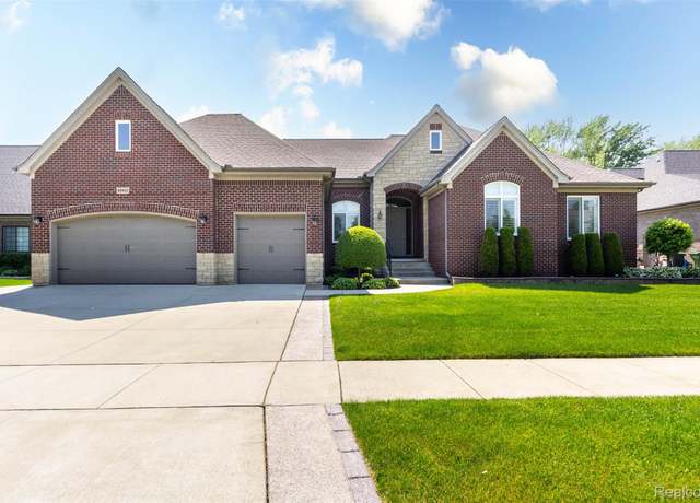 Property at 48913 Pinebrook Dr, Utica, MI 48315, 3 beds, 2.5 baths