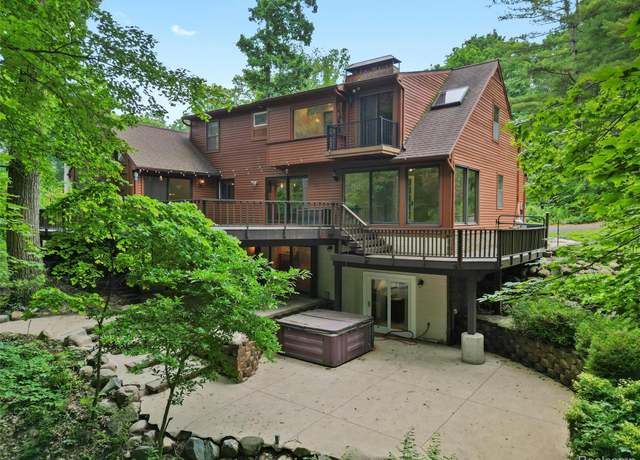 Property at 9767 Whisperwood Ln, Brighton, MI 48116, 5 beds, 3.5 baths