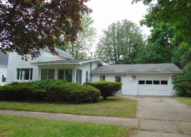 Property at 422 E Walnut St, Alma, MI 48801, 2 beds, 1 bath