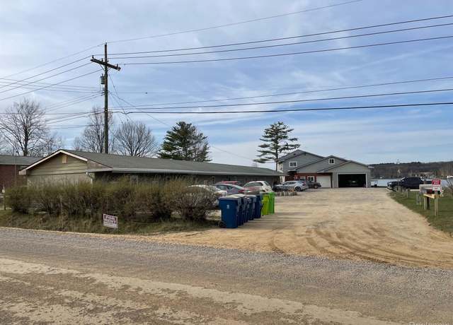 Property at 9470 Pontiac Lake Rd, White Lake Charter Township, MI 48386, 14 beds, 14.5 baths