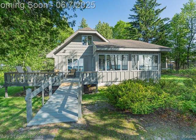 Property at 107 Treasure Is, Roscommon, MI 48653, 3 beds, 1.5 baths