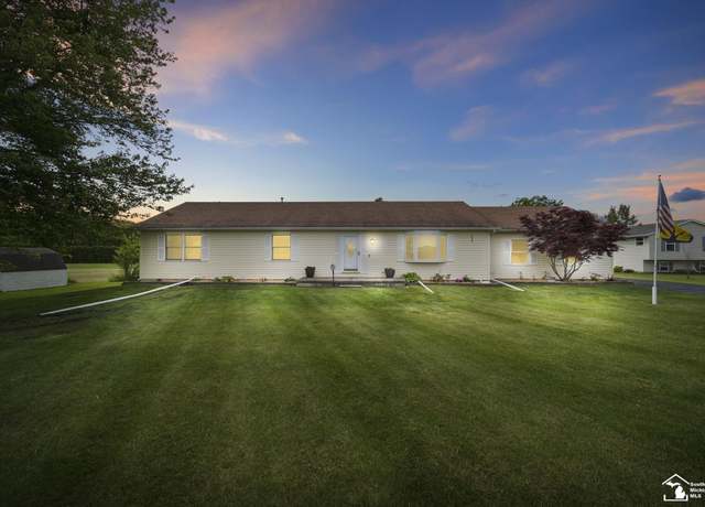 Property at 214 Roosevelt St, Dundee, MI 48131, 3 beds, 2.5 baths