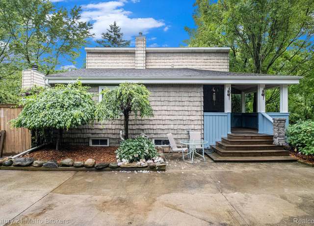 Property at 6428 W Court St, Flint, MI 48532, 3 beds, 2 baths