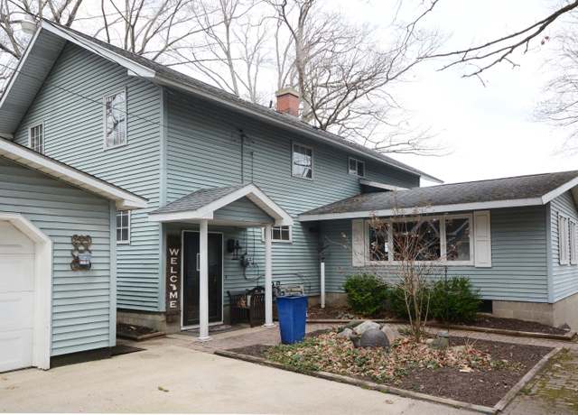 Property at 44850 Woodman Dr, Paw Paw, MI 49079, 3 beds, 2 baths