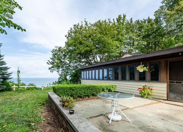 Property at 5212 Pier Rd, Coloma, MI 49038, 3 beds, 1.5 baths