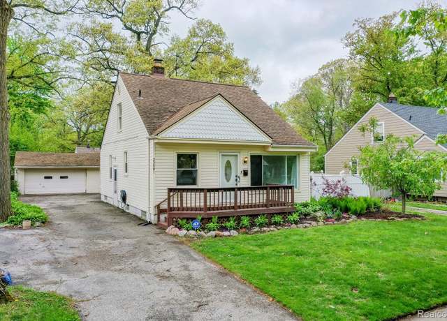 Property at 23501 Majestic St, Oak Park, MI 48237, 3 beds, 2 baths