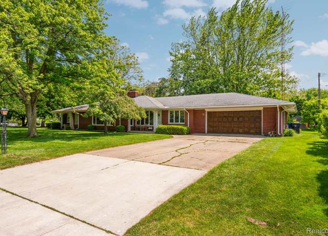Property at 1133 Bower St, Howell, MI 48843, 4 beds, 2.5 baths