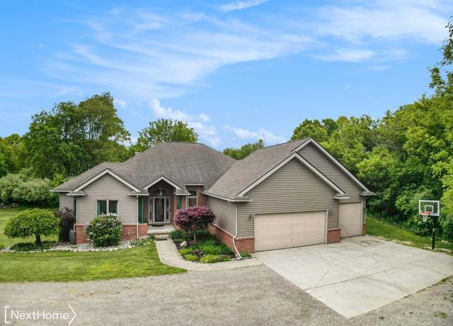 Property at 3905 N Latson Rd, Howell, MI 48855, 4 beds, 3 baths