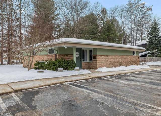 Property at 4915 Hedgewood Dr, Midland, MI 48640, 6 beds, 1 bath