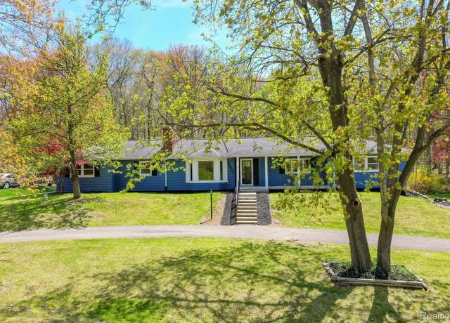 Property at 34601 Brittany Dr, Farmington Hills, MI 48335, 4 beds, 3 baths