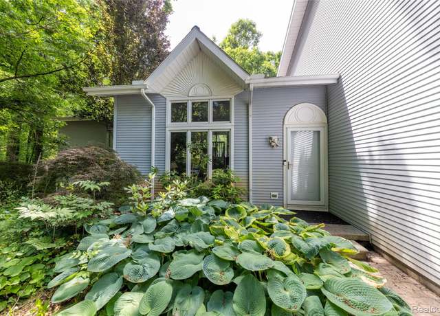 Property at 2680 Pardee Rd, Howell, MI 48843, 4 beds, 2.5 baths
