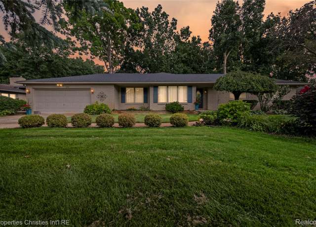 Property at 2311 Keylon Dr, West Bloomfield Charter Township, MI 48324, 3 beds, 3 baths