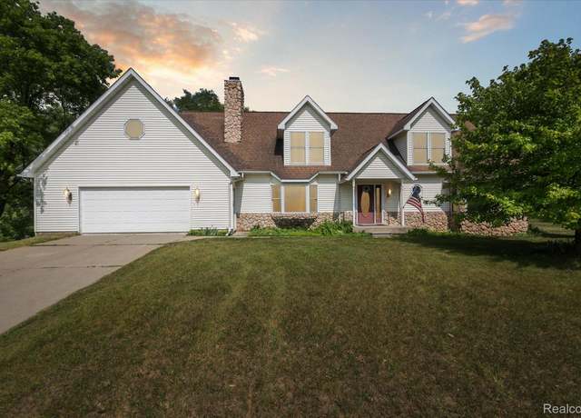 Property at 17035 Weber Rd, Holly, MI 48442, 4 beds, 3.5 baths
