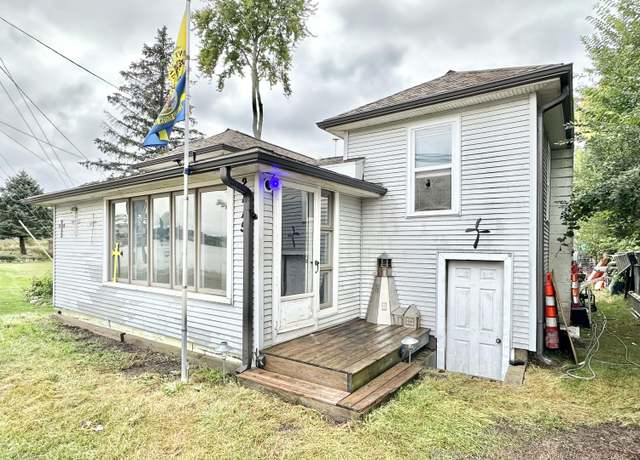 Property at 2715 Duck Lake Rd N, Highland, MI 48356, 2 beds, 1.5 baths