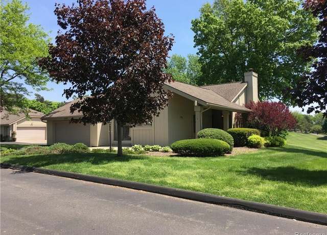 Property at 1829 Golf Ridge Dr, Bloomfield Hills, MI 48302, 2 beds, 2 baths