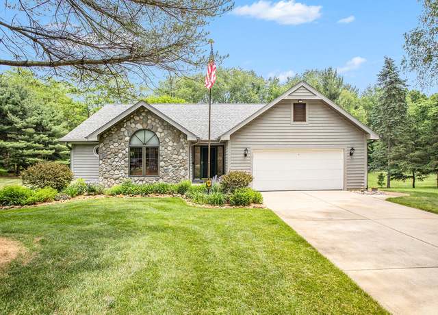 Property at 111 Carriage Hill Dr, Battle Creek, MI 49017, 4 beds, 3 baths