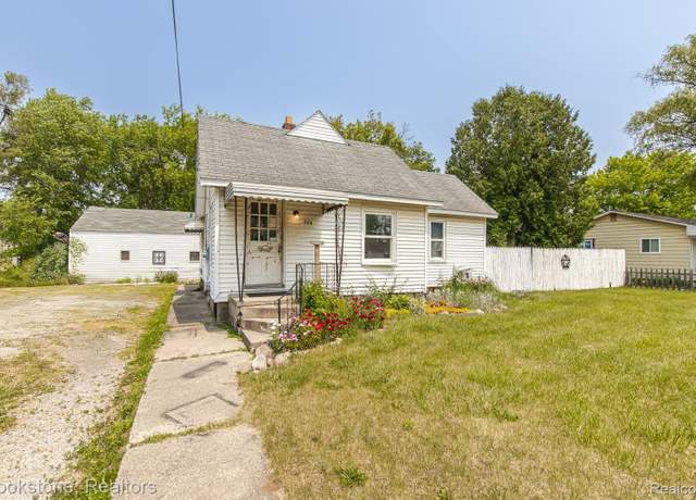 Property at 725 E Sherman St, Holly, MI 48442, 3 beds, 1 bath