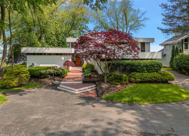 Property at 4540 Dow Ridge Rd, Orchard Lake, MI 48324, 5 beds, 3.5 baths