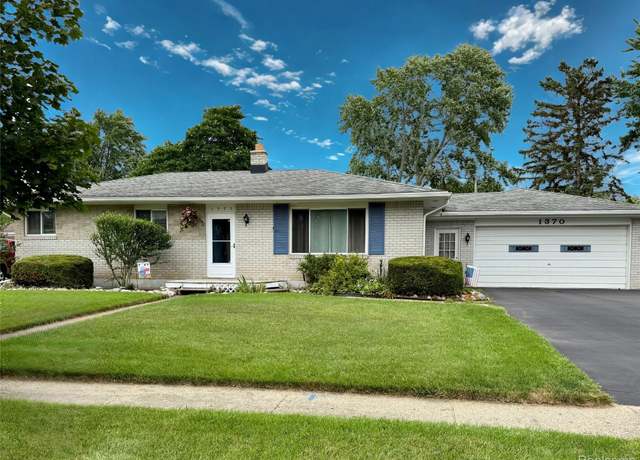 Property at 1370 Dundee Dr, Waterford, MI 48327, 3 beds, 2 baths