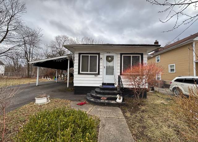 Property at 376 Osmun St, Pontiac, MI 48342, 5 beds, 2 baths