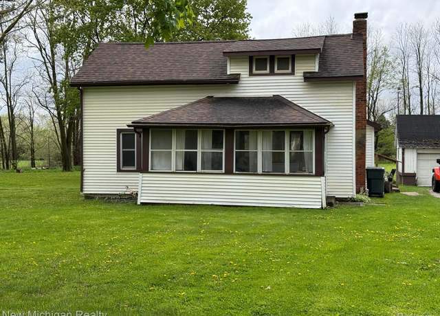 Property at 1544 Rose Center Rd, Fenton, MI 48430, 3 beds, 1 bath